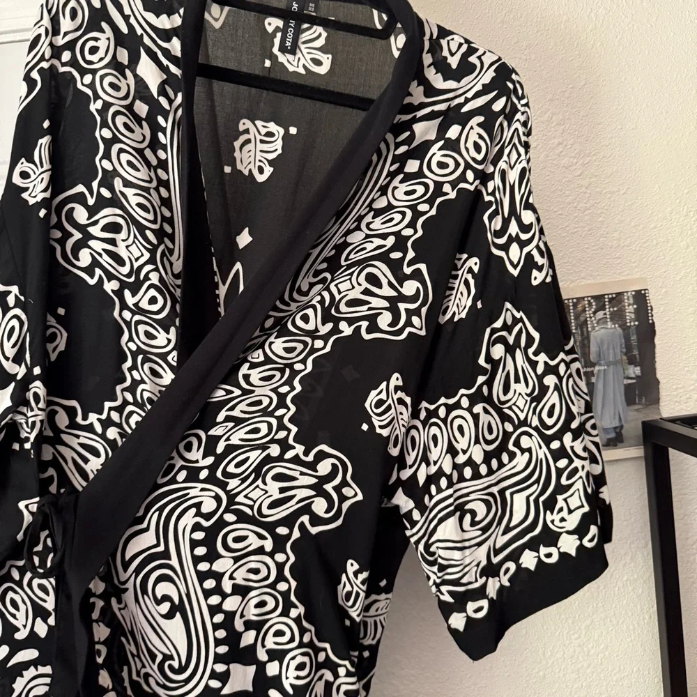 JONNY COTA black and white paisley print rayon kimono sleeve wrap top duster - Picture 5 of 9